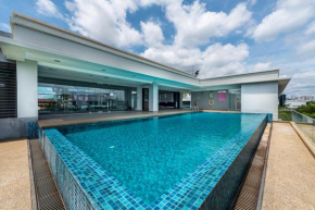 8500SF Roof Top Stay With Private Infinity Pool & Gym Located In Cyberjaya